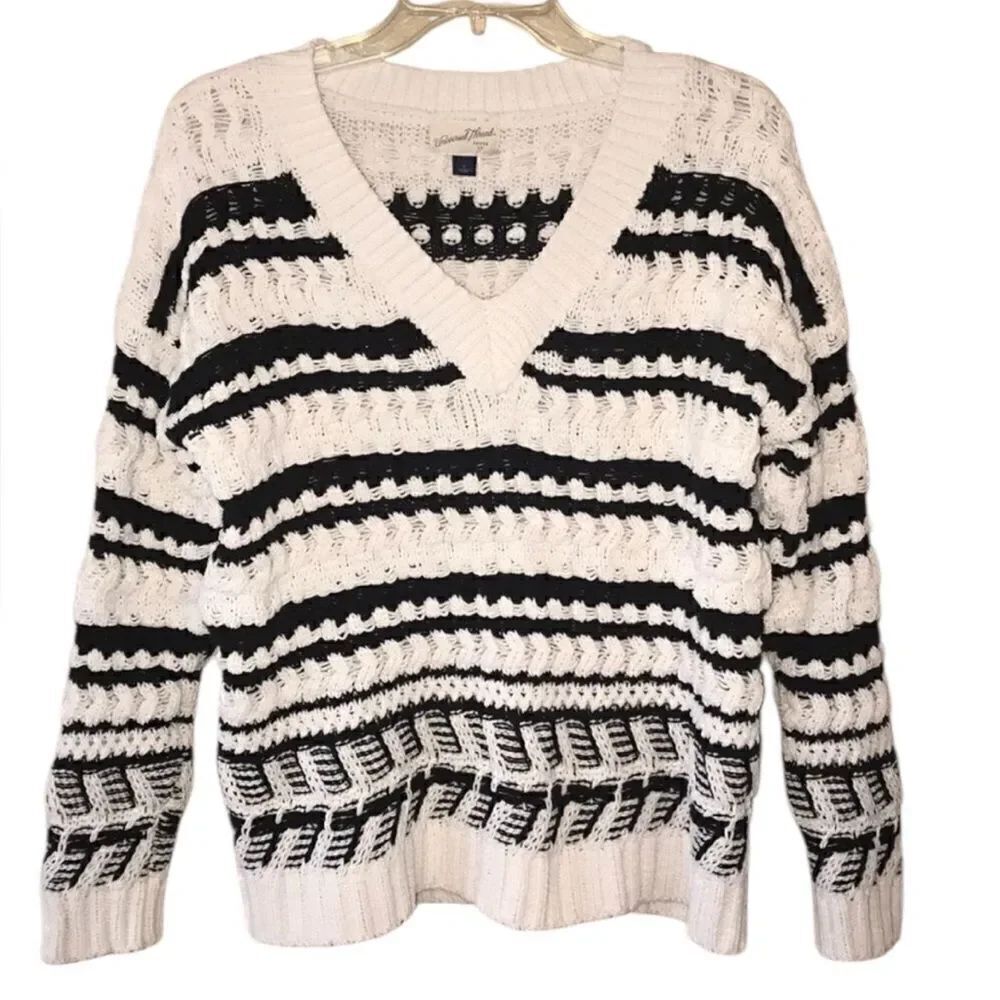 Universal Thread V Neck Sweater